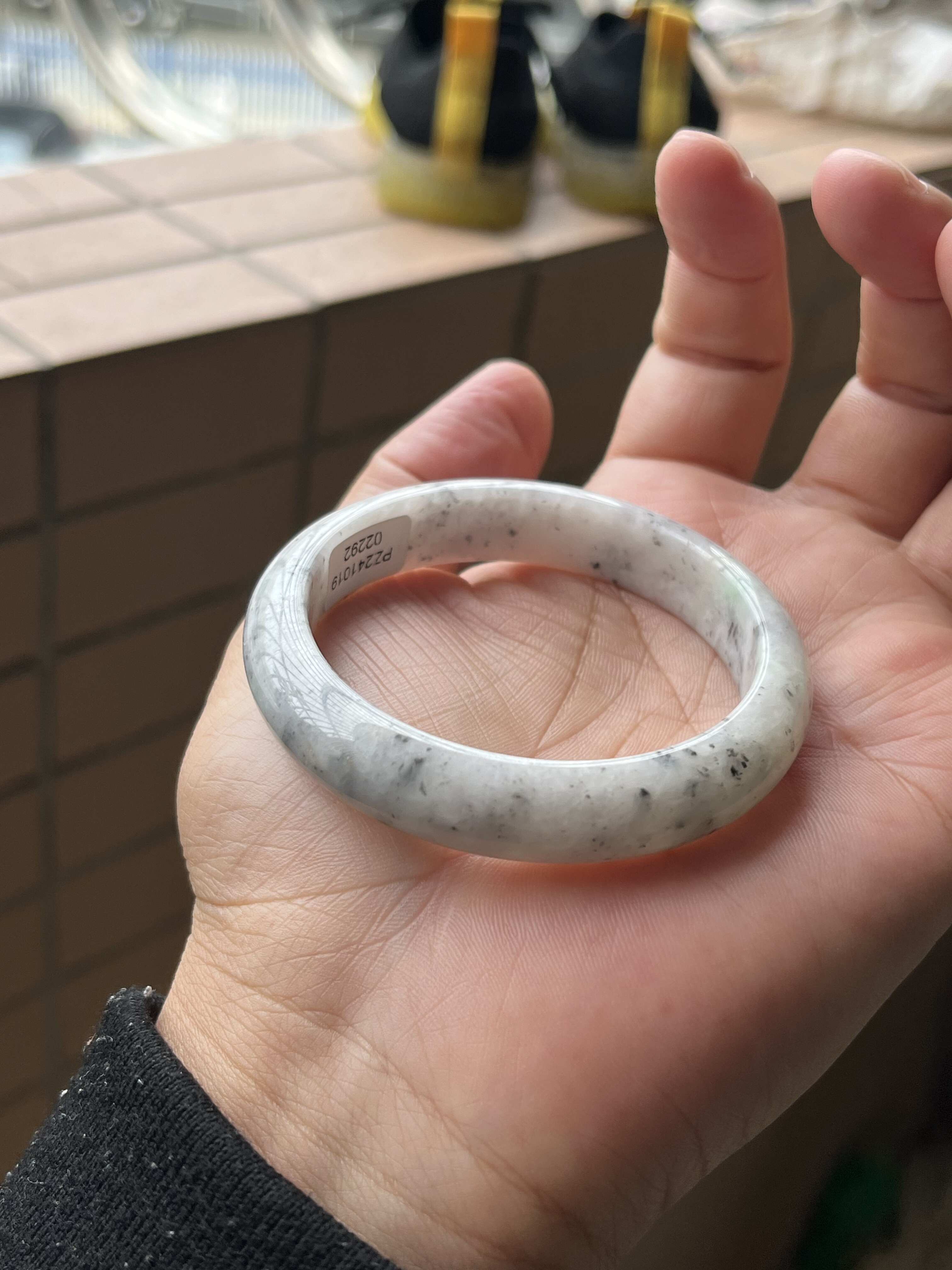10192292天然A货翡翠52.7-11.4-7黑白芝麻糊乌鸡手镯有裂纹不光滑
