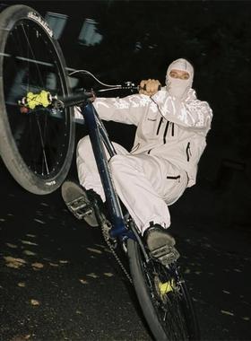 Corteiz 春秋时尚连帽软壳防水反光灰色冲锋衣小众字母设计情侣款