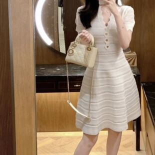 衣服女款春季优雅千金镂空针织连衣裙2026夏季新款波浪V领修身显
