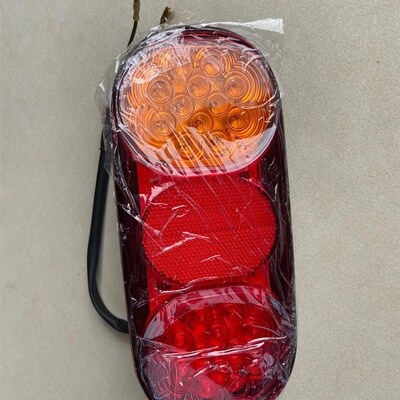 新源轮式挖掘机新款双色led 尾灯 B70 C75w刹车灯回转安全警示灯