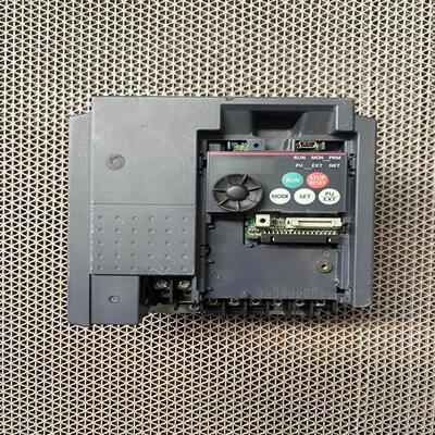(议价)三菱变频器FR-E740-075K-CHT成色如图少盖