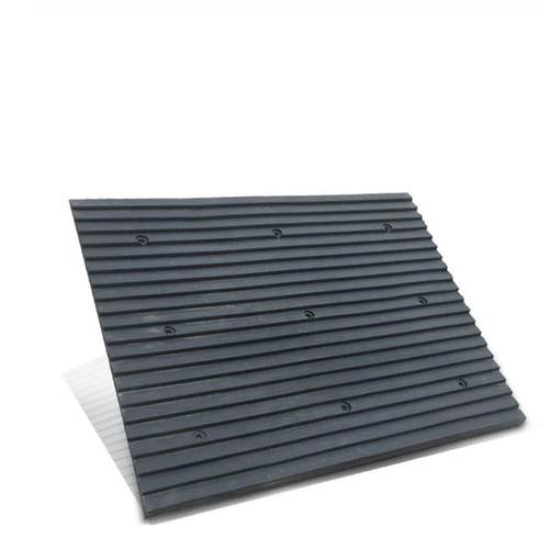 橡胶实心防滑坡道板停车场上下坡减速垫交通设备防噪音橡塑减噪板