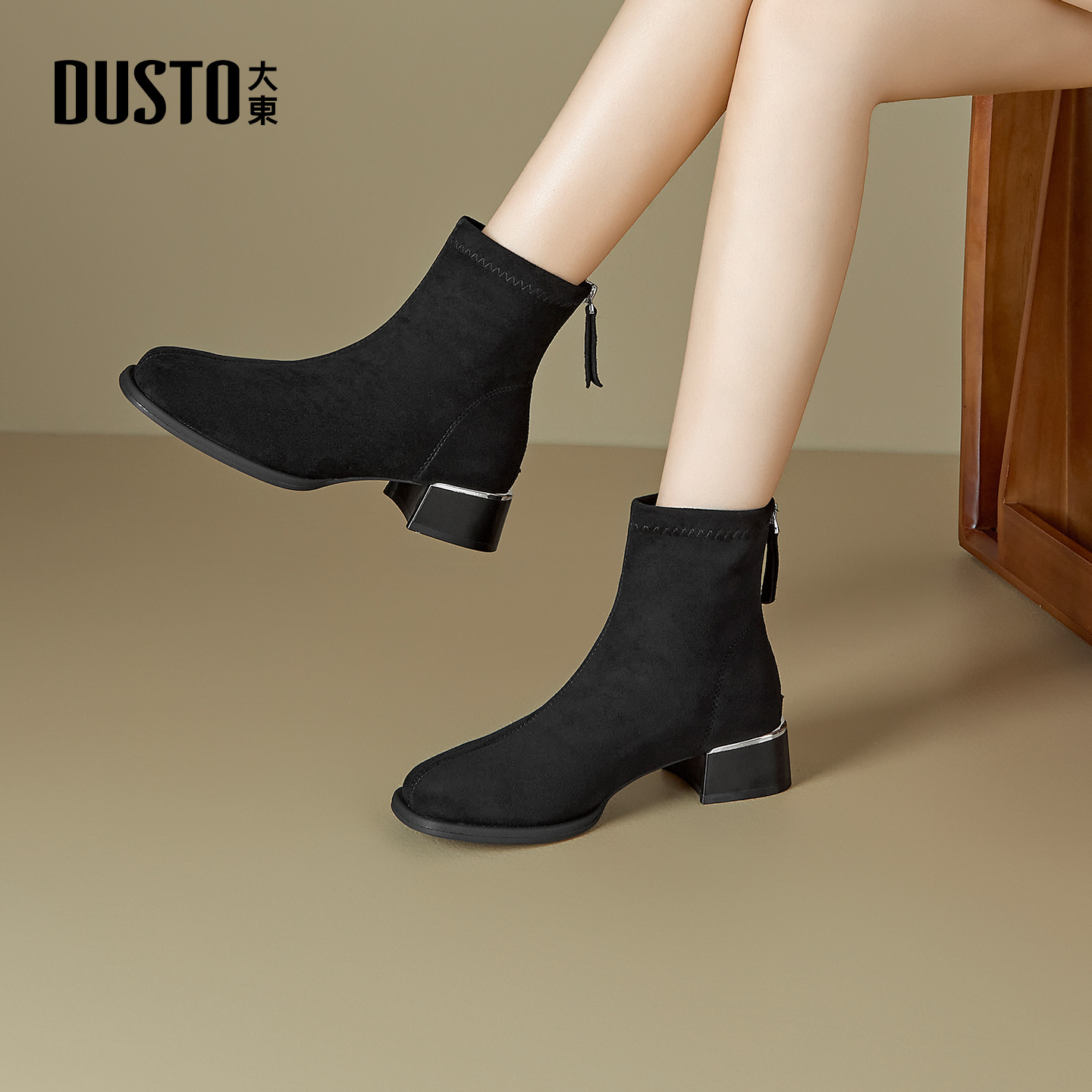 大东女靴绒面粗跟时装靴方头通勤