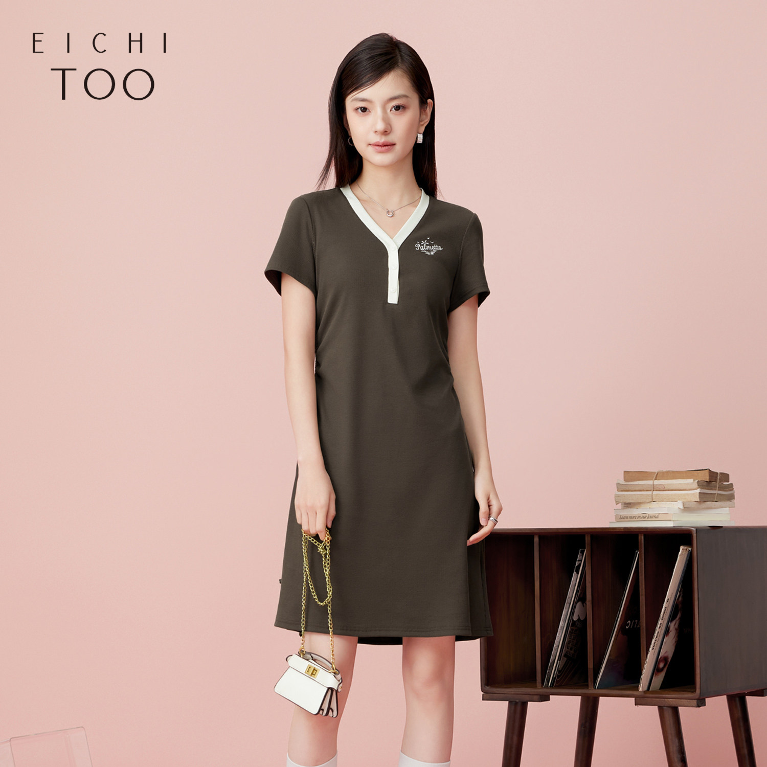 爱居兔夏季运动风时尚百搭短袖连衣裙