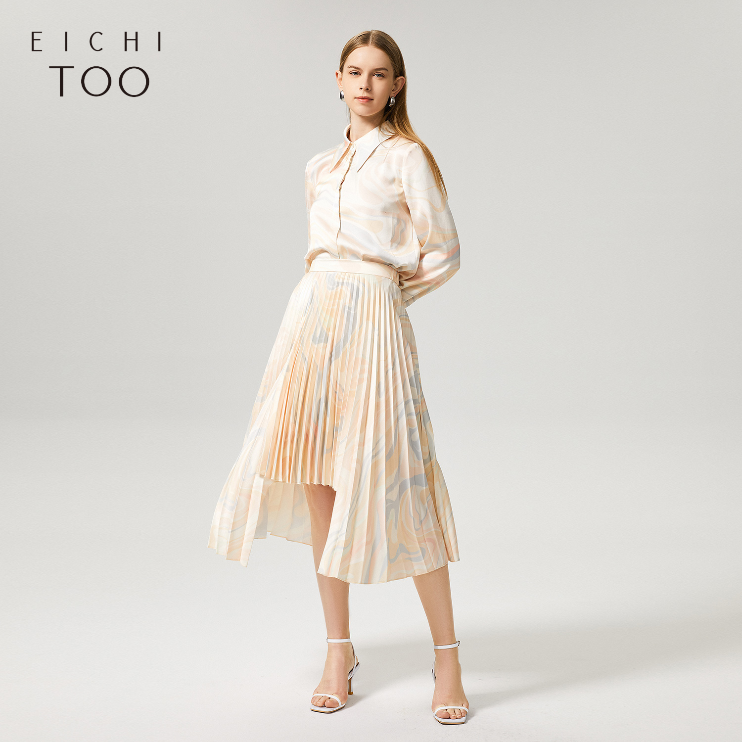 百褶裙摆 宽松版型 穿着好搭