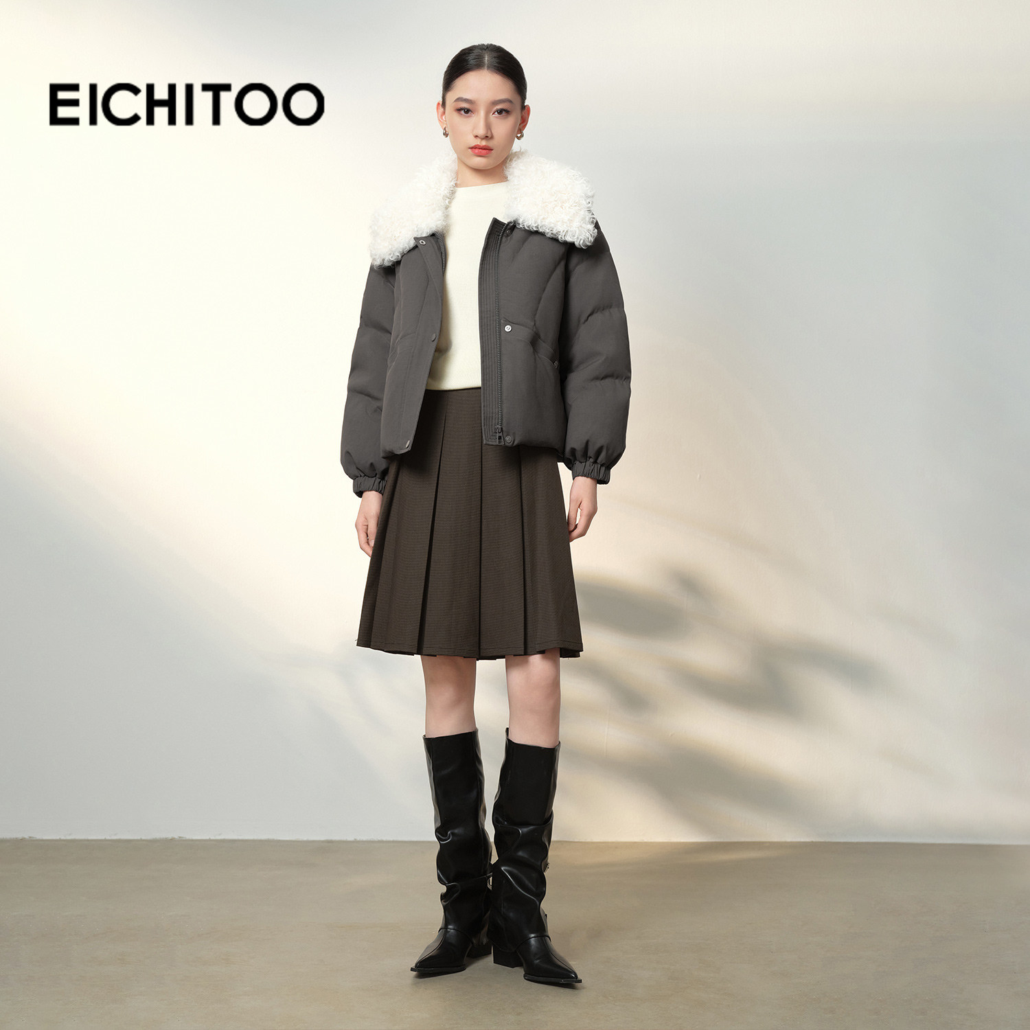 爱居兔山羊绒大翻领羽绒服2025年冬季新款女品质中空纱外套冬