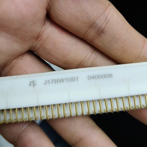 议价J17BW100T矩形连接器，这是一款J17系列矩形电连接器可维修