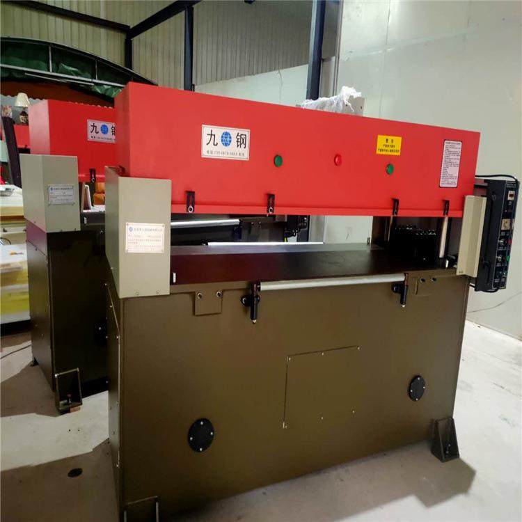 裁断机供应液压四柱双油缸裁断机油压裁断机精密四柱液压裁断机,纺织面料/辅料/配套,皮革加工设备,淘宝优惠券,粉丝福利购,淘宝优惠卷