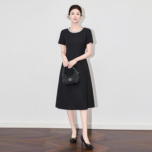 2025夏季 高级感气质名媛轻奢圆领钉珠肌理感收腰显瘦连衣裙 新款