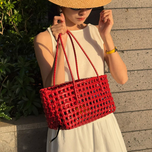 韩国设计师新款镂空编织包菜篮子度假小众挂件沙滩购物腋下单肩包