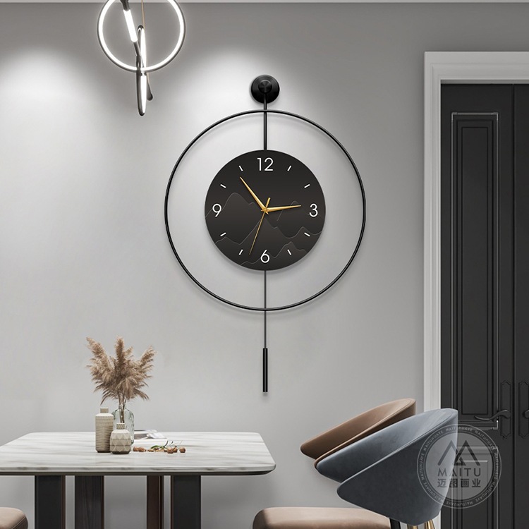 现代简约高级感餐厅挂钟客厅静音摇摆时钟电视背景墙创意钟表挂饰