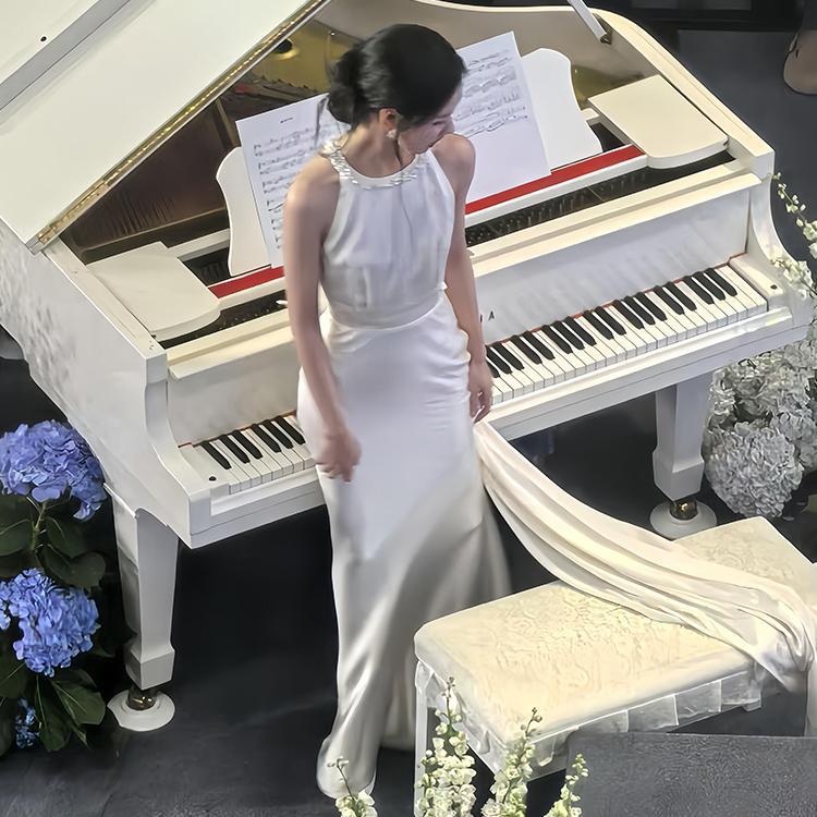 日本品质挂脖露背无袖连衣裙领证小白裙订婚礼服轻奢小众小拖尾法