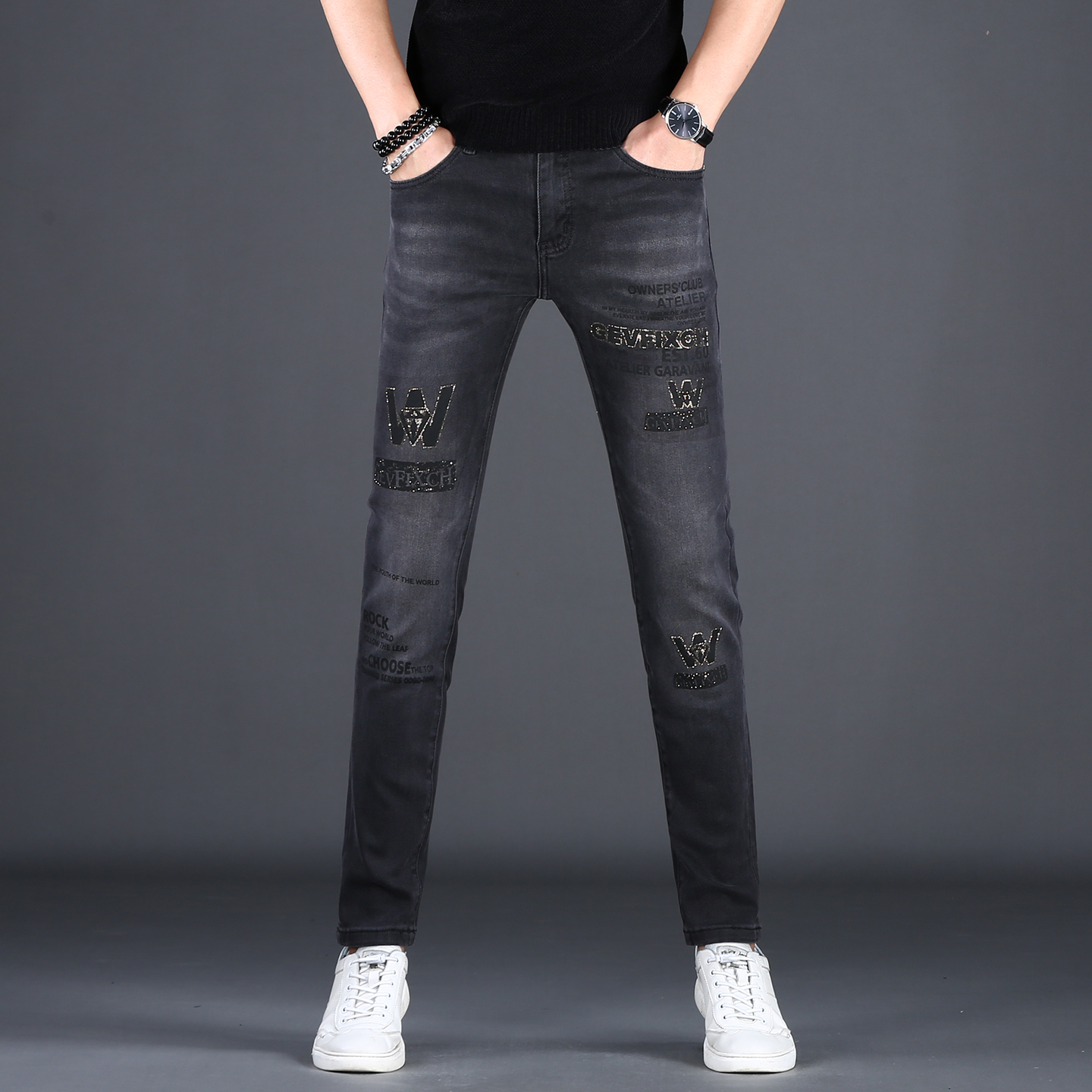 2025新款灰色修身小脚牛仔裤