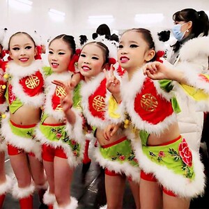 速发六一开庆民族秧风蹈服舞歌演出服新款喜门红表演服单鼓声声服