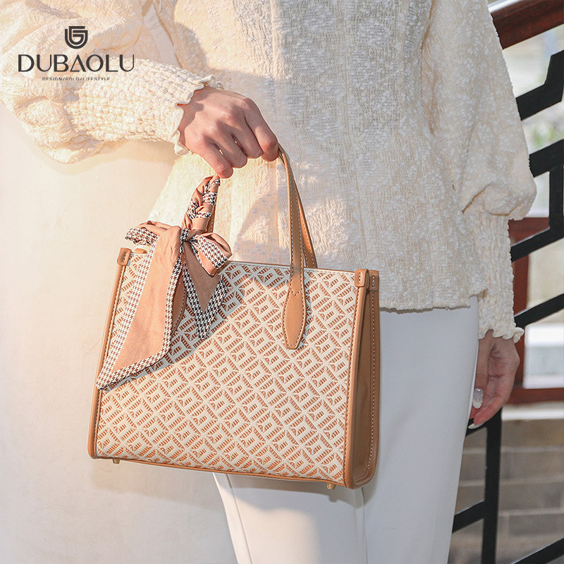 都宝路2024新款时尚潮流百搭国潮风回字纹刺绣女包手提斜挎托特包