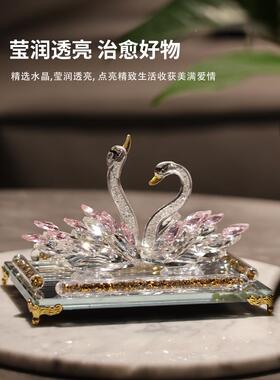 K9粉色水晶财富天日鹅问IFU饰品，一副可访的豪华高端客厅家装迁
