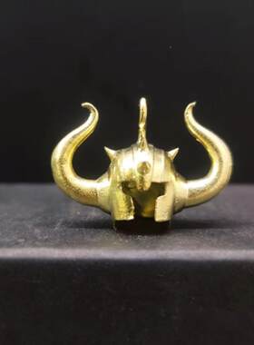 金属黄铜圣斗士头盔十二星座金牛战盔牛角兽盔模型玩具吊坠钥匙扣
