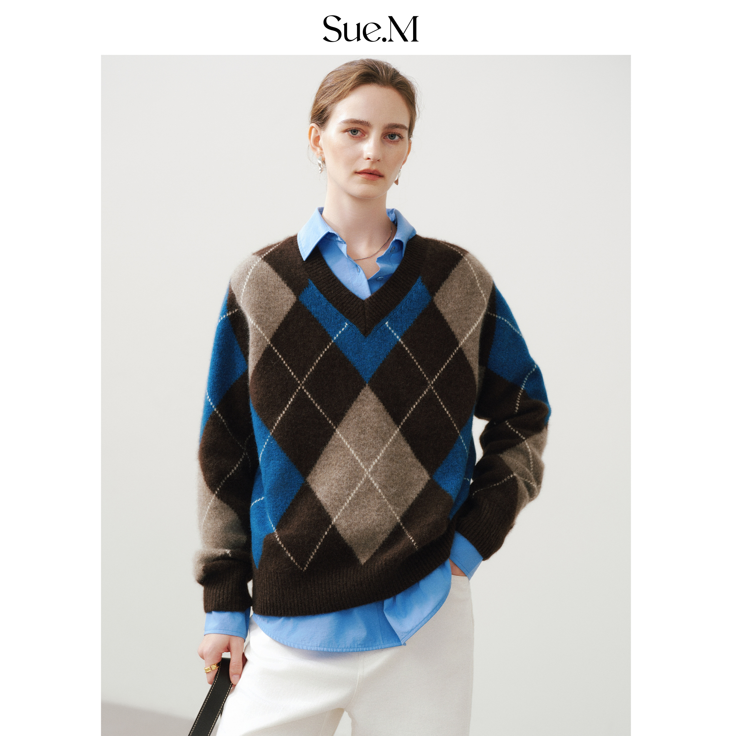 Sue.M 经典菱形格miu系V领羊毛毛衣嵌花工艺25冬季宽松通勤毛衫女