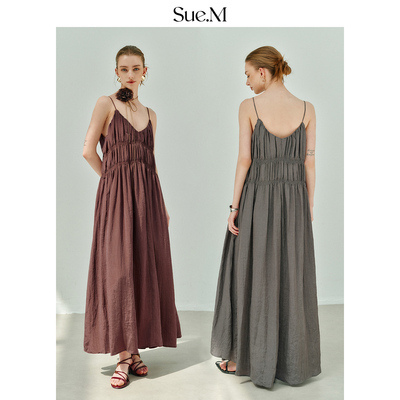 Sue.M 天丝凉感雾面V领吊带无袖连衣裙女 优雅褶皱肌理长款蛋糕裙