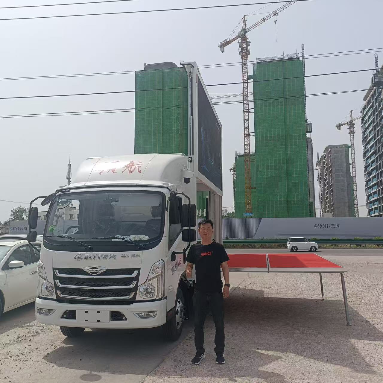 出口广告车户外移动宣传车