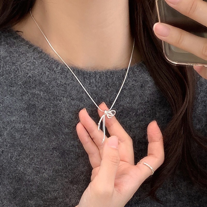 蝴蝶结项链女高级感2024年新款轻奢小众夏天甜酷配裙子锁骨链配饰