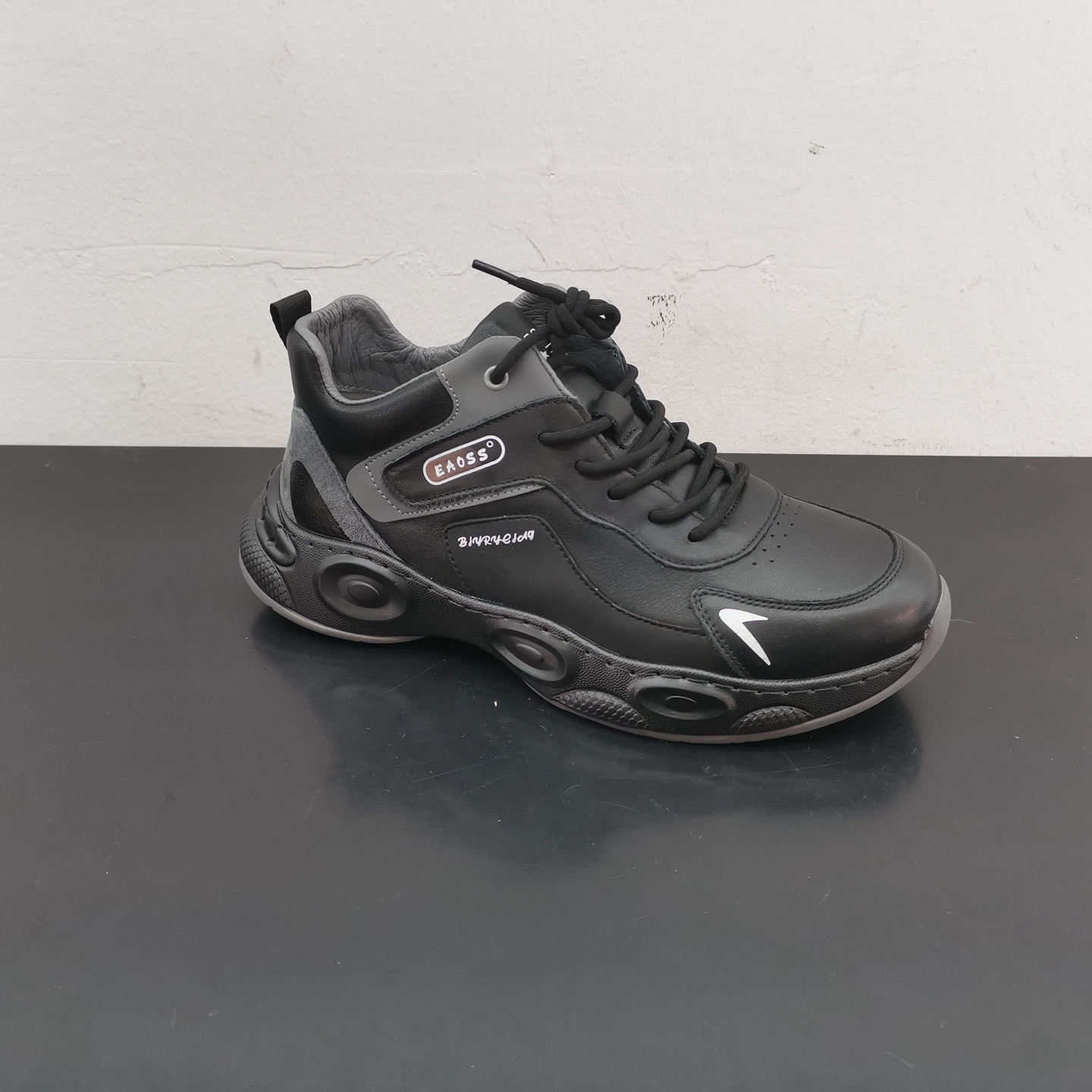 撤柜处理品牌真皮男鞋2025秋新款运动休闲舒适韩版百搭牛皮男单鞋