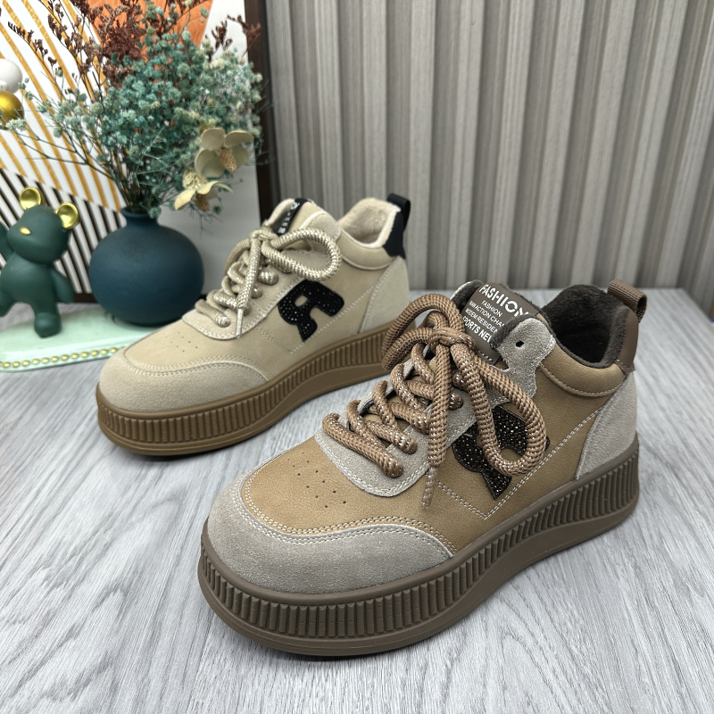 撤柜处理折扣外贸女鞋2025冬新款运动休闲复古平底舒适女棉鞋