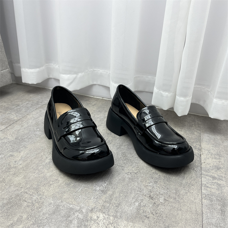 撤柜处理折扣真皮女鞋2024秋新款百搭小皮鞋一脚蹬休闲漆皮女单鞋