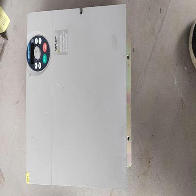 施耐德15KW变频器ATV31HD15N4A 测试完好功能议价