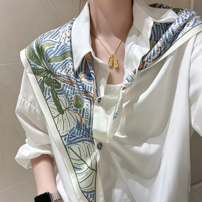 清新涂鸦丝巾气质百搭