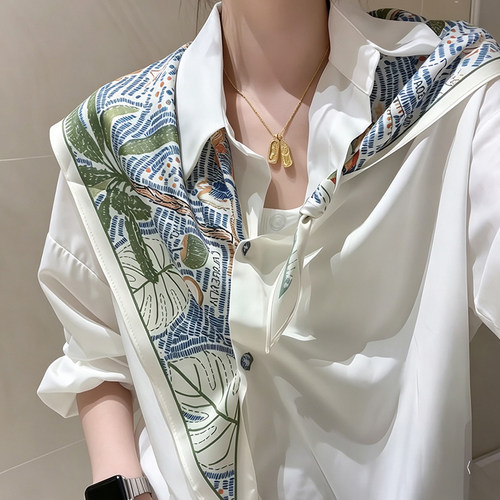 清新涂鸦丝巾气质百搭