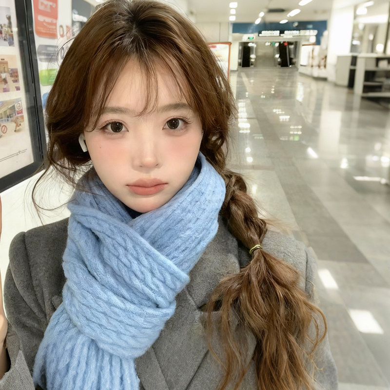 浅蓝色手工围巾女秋冬季新款高级感显白针织加厚保暖柔软披肩围脖