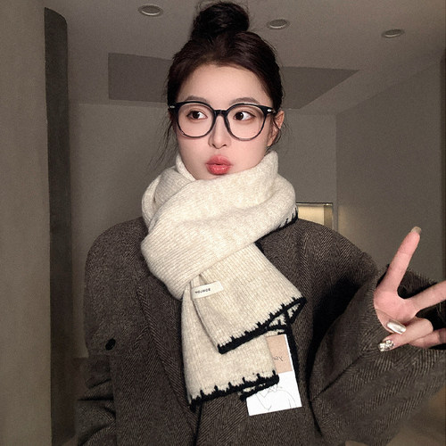 米白色针织围巾新宠温柔又显质感