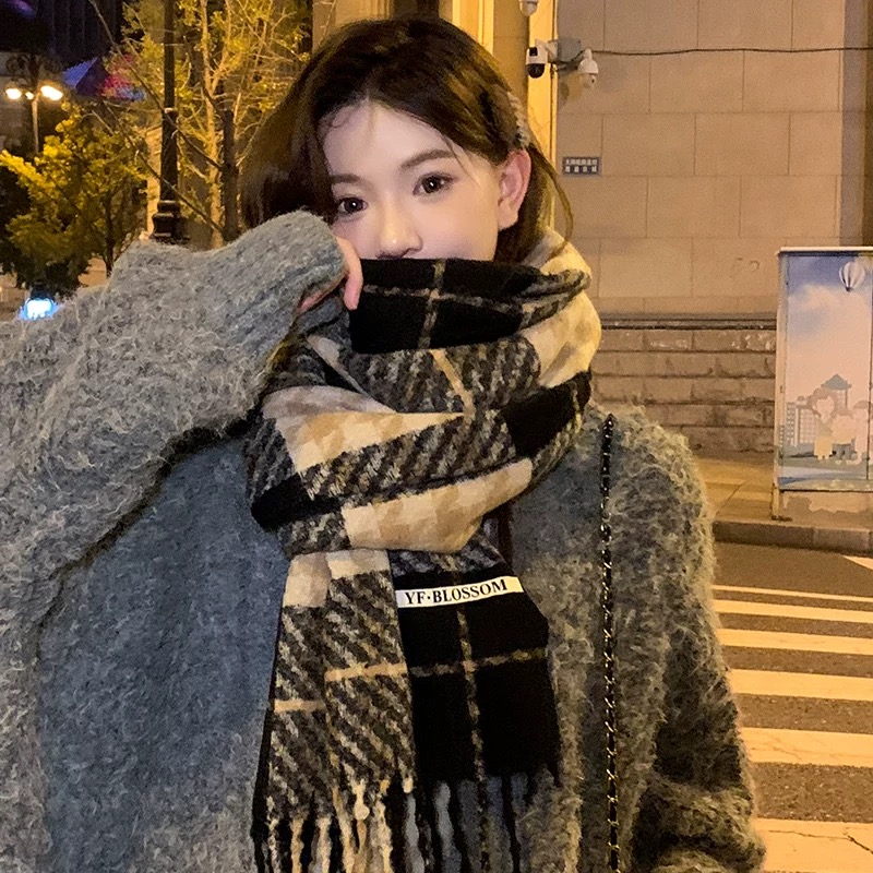 仿羊绒黑色格纹围巾女秋冬季