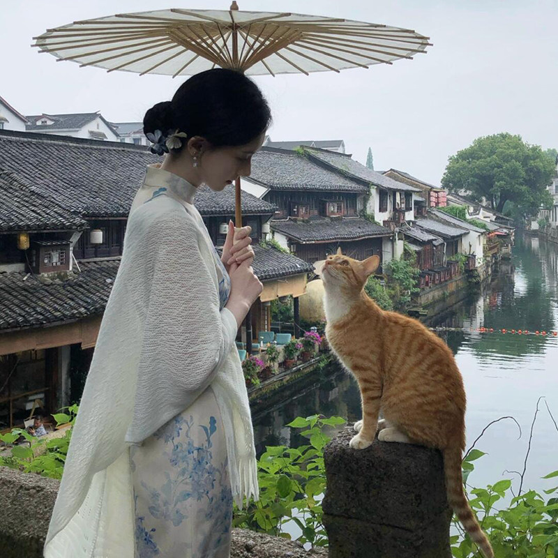 白色旗袍披肩女外搭2026新款春夏季办公室空调房披风斗篷针织开衫