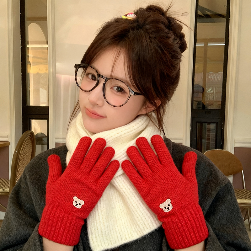 红色小熊针织手套可爱保暖两不误