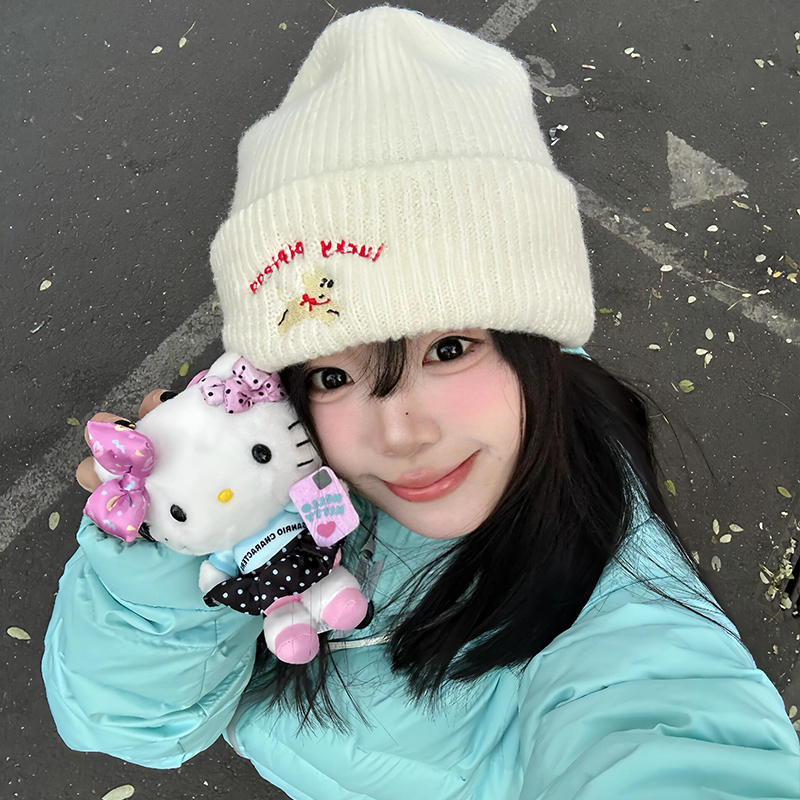 白色小狗针织帽保暖又显脸小！