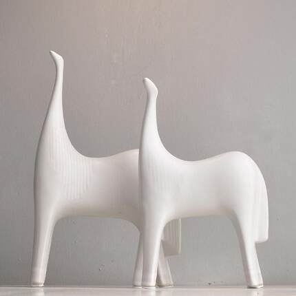 现代极简风zdm-01客轻奢品陶瓷抽象对马饰书柜酒柜厅样板房间软装