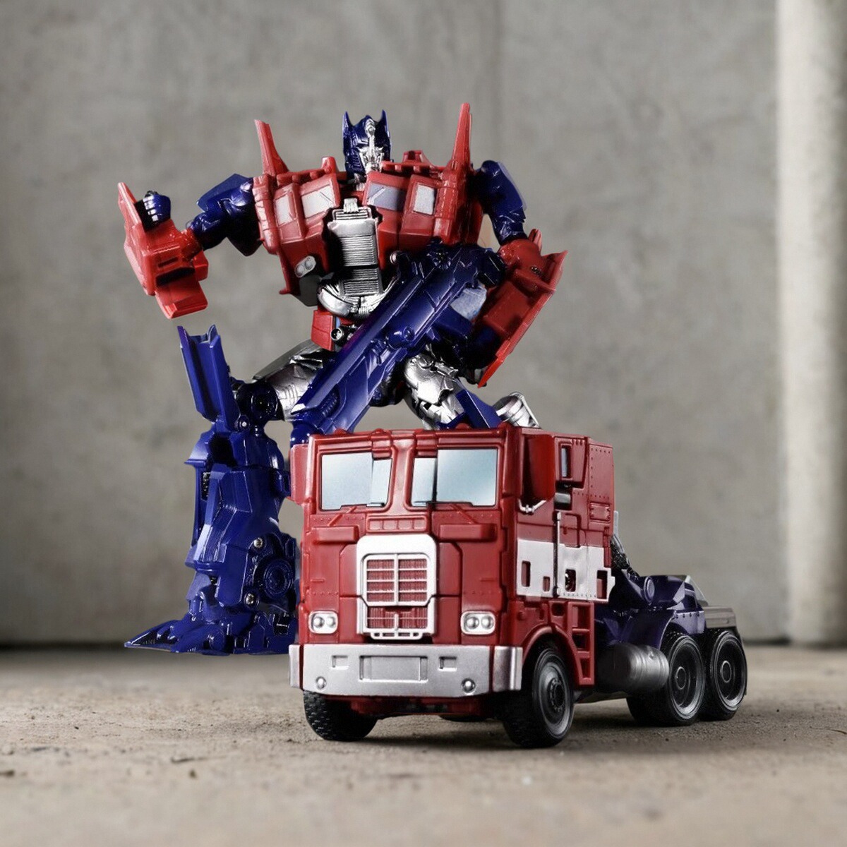 变形玩具擎天之柱汽车金