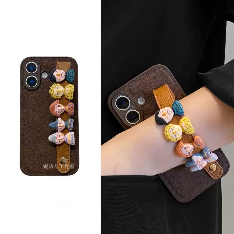 咖色立体公仔皮腕带苹果16promax15手机壳1211/13pro美拉德14Plus