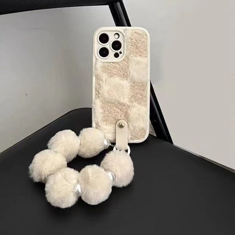 简约纯色拼接毛绒适用苹果17手机壳毛茸茸圆球手环iPhone15pro/16秋冬新款12小众14女13pro创意XR全包