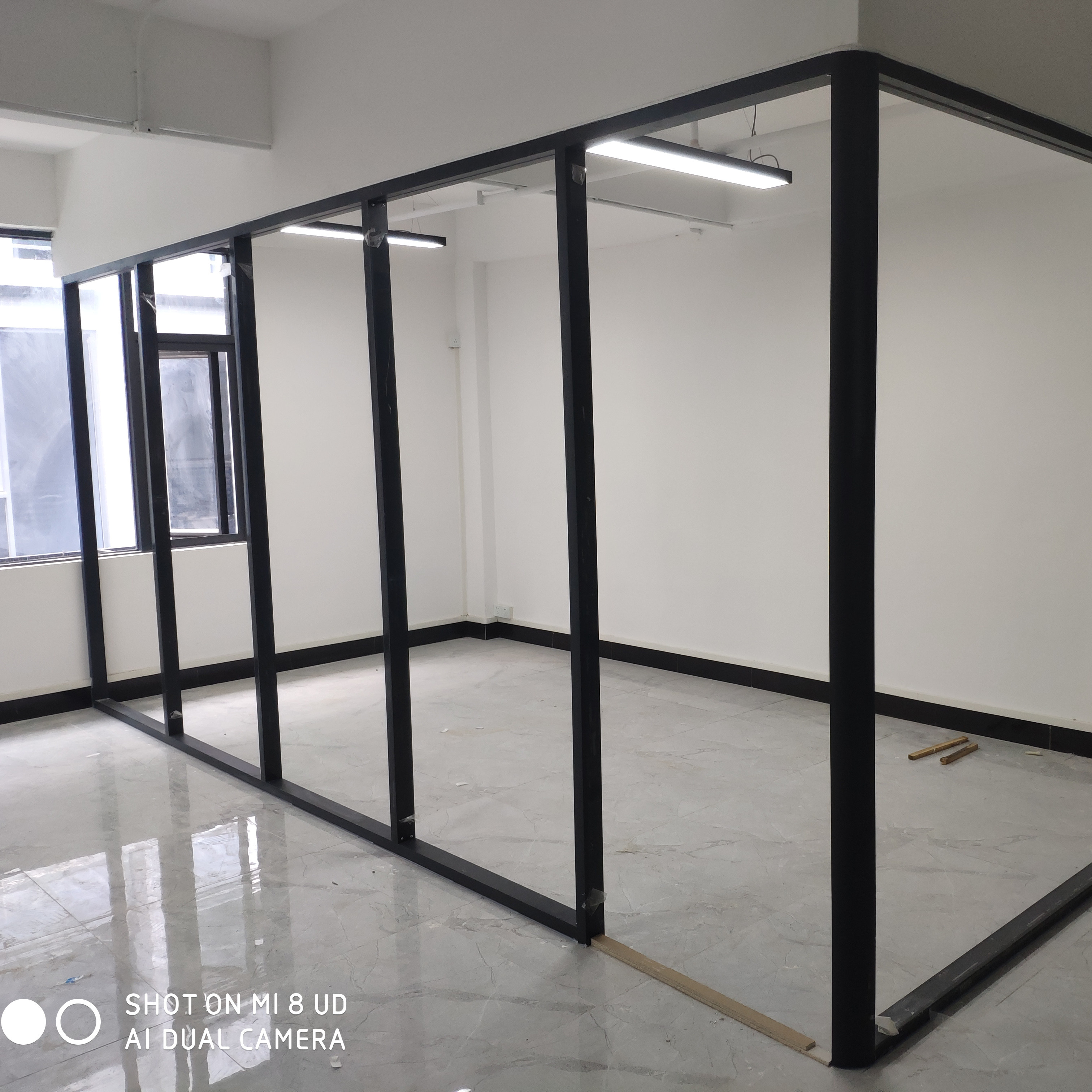 广州定做办公室玻璃隔断墙 钢化玻璃隔断 地弹簧门 简约大气