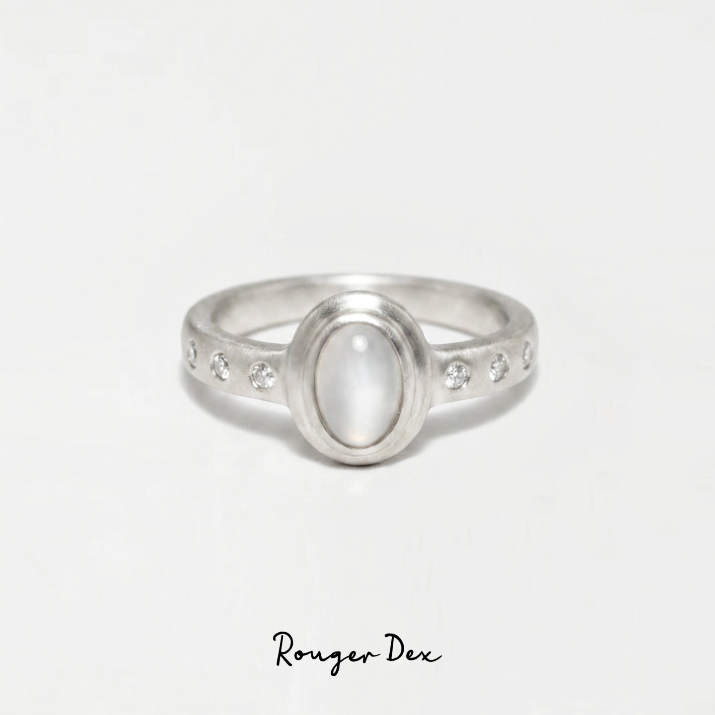 Rouger Dex 气质中古白贝母莫桑石925银戒指锆石轻奢精致独特礼物