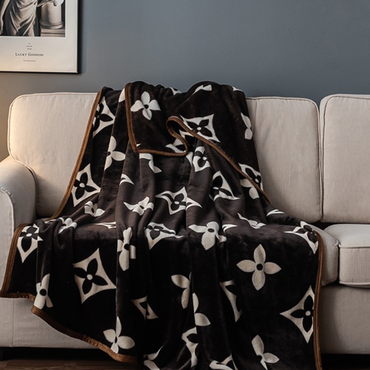 超柔软法兰绒毯子夏季薄款空调毯办公室午休毯简约现代珊瑚绒毛毯