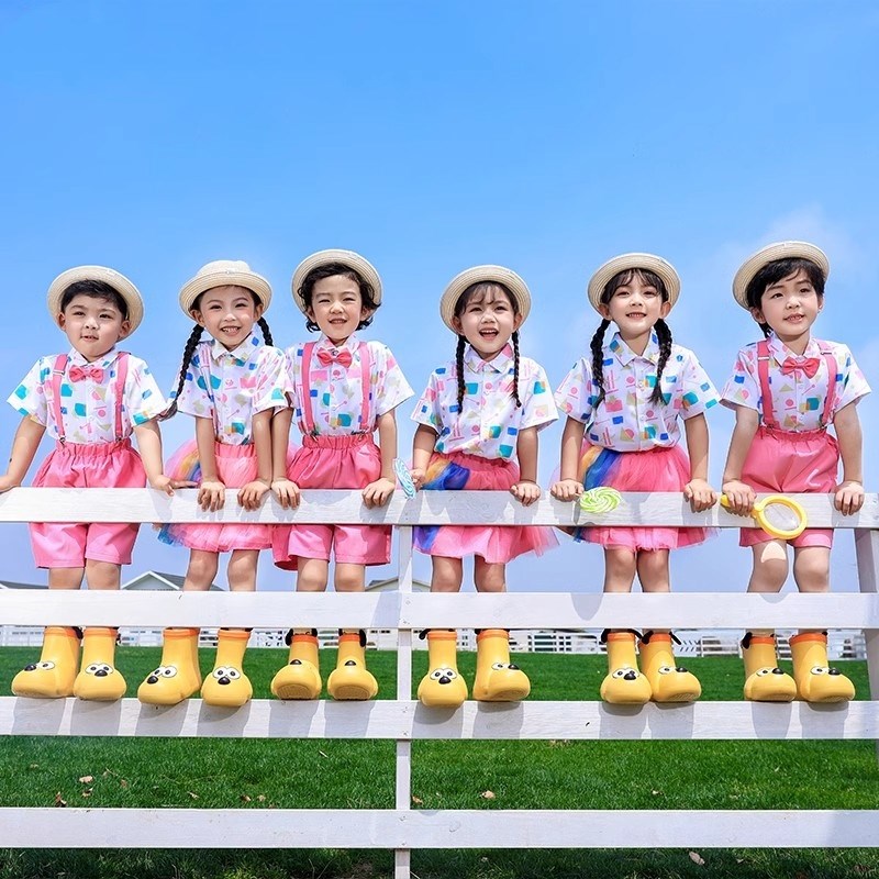 速发少儿啦出服毕业照啦演操小学生背儿裤合唱服纱裙幼带园表演服