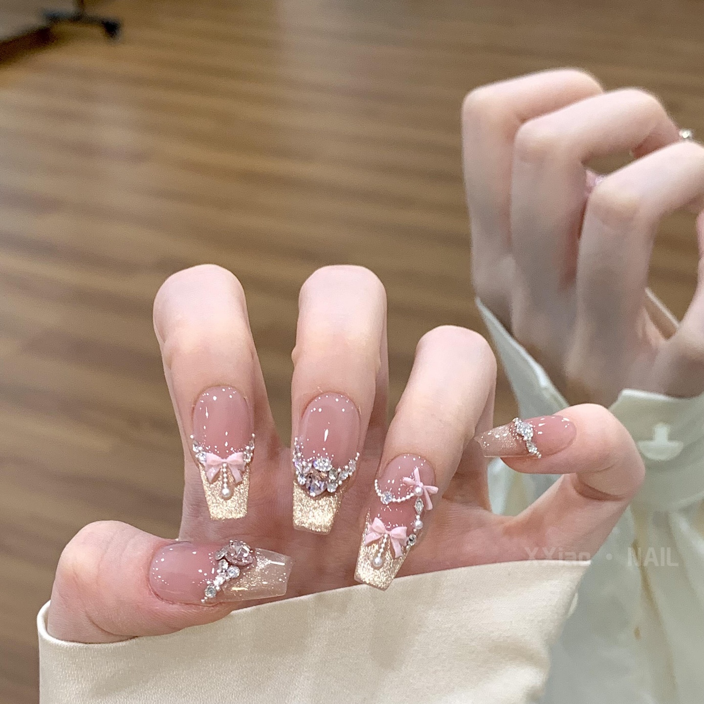 XXiao穿戴甲美甲手工定制爆闪猫眼满钻蝴蝶结高端新娘孕妇可拆卸