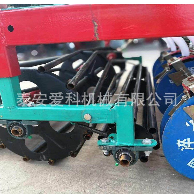 河南小麦圆盘桨腿播种施肥机