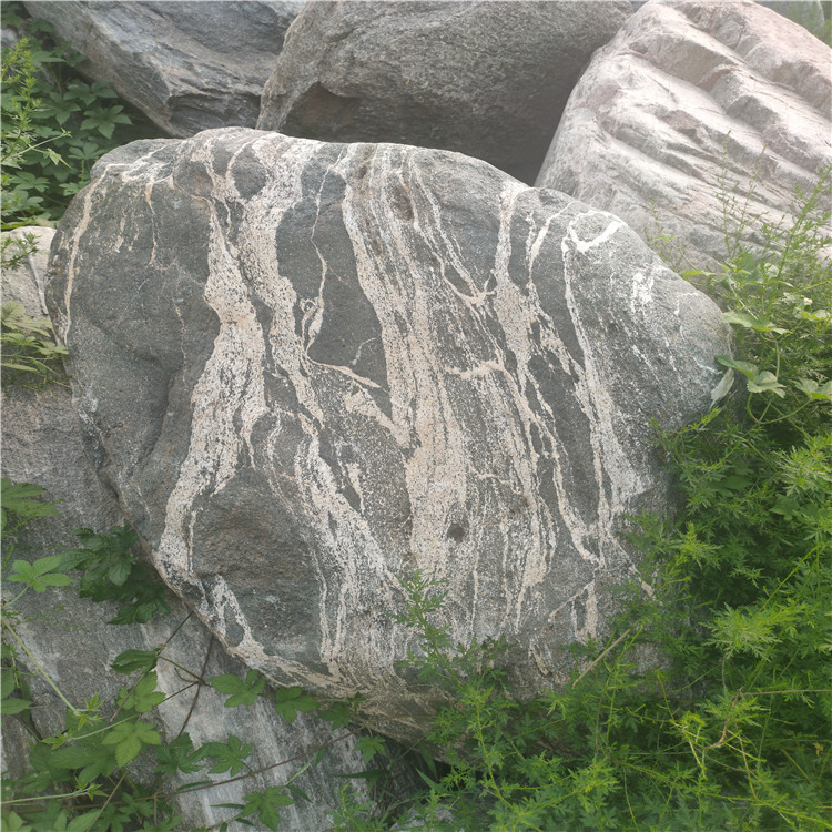 园林景观泰山石河冲石草坪石