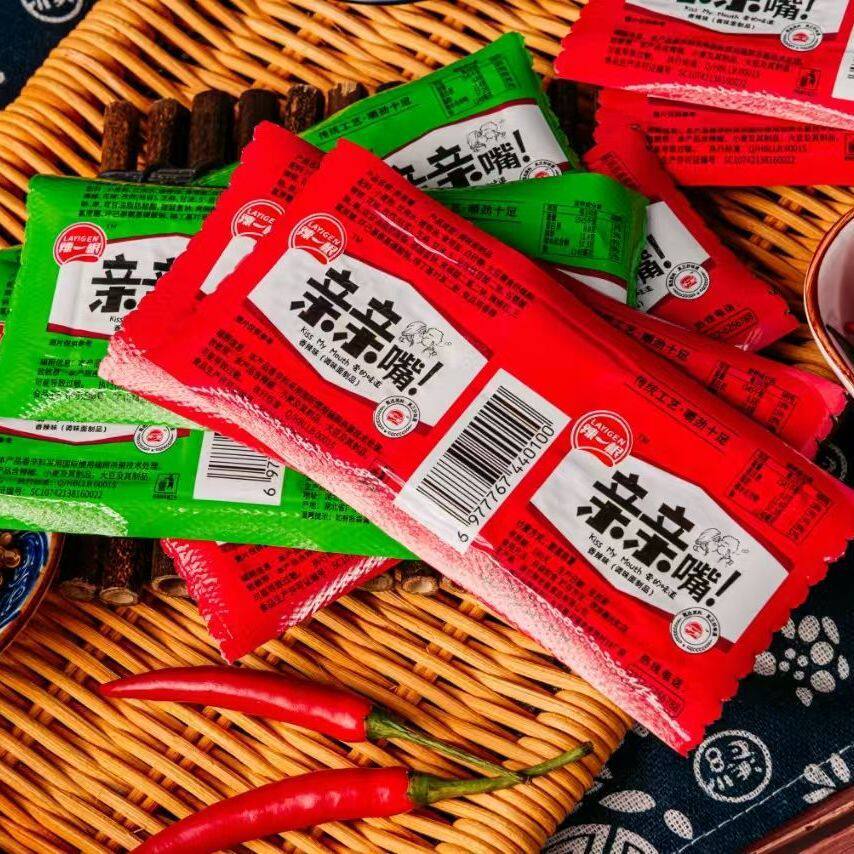 亲嘴烧亲亲嘴小辣片 辣条零食 面筋制品辣条一件直发包邮仓