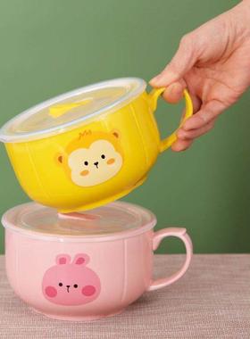 有盖子和把手的陶瓷方便面碗，可以在有刻度的微波炉中加热的上班